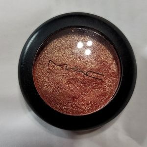 MAC Pink Pepper pressed pigment